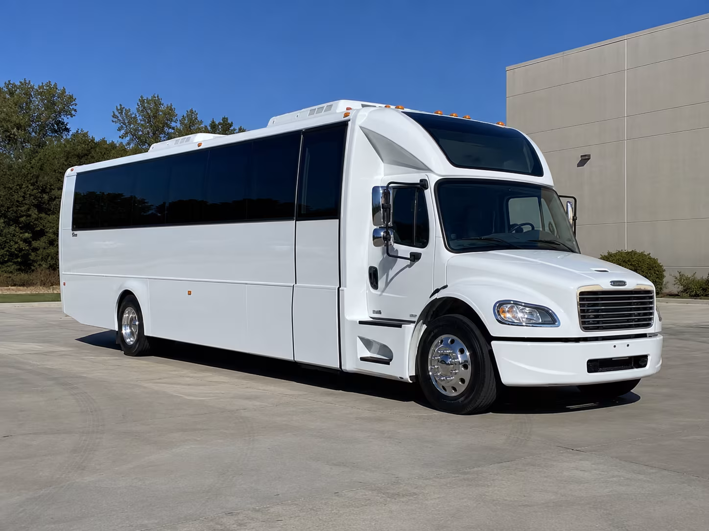 ventura 28 passenger party bus