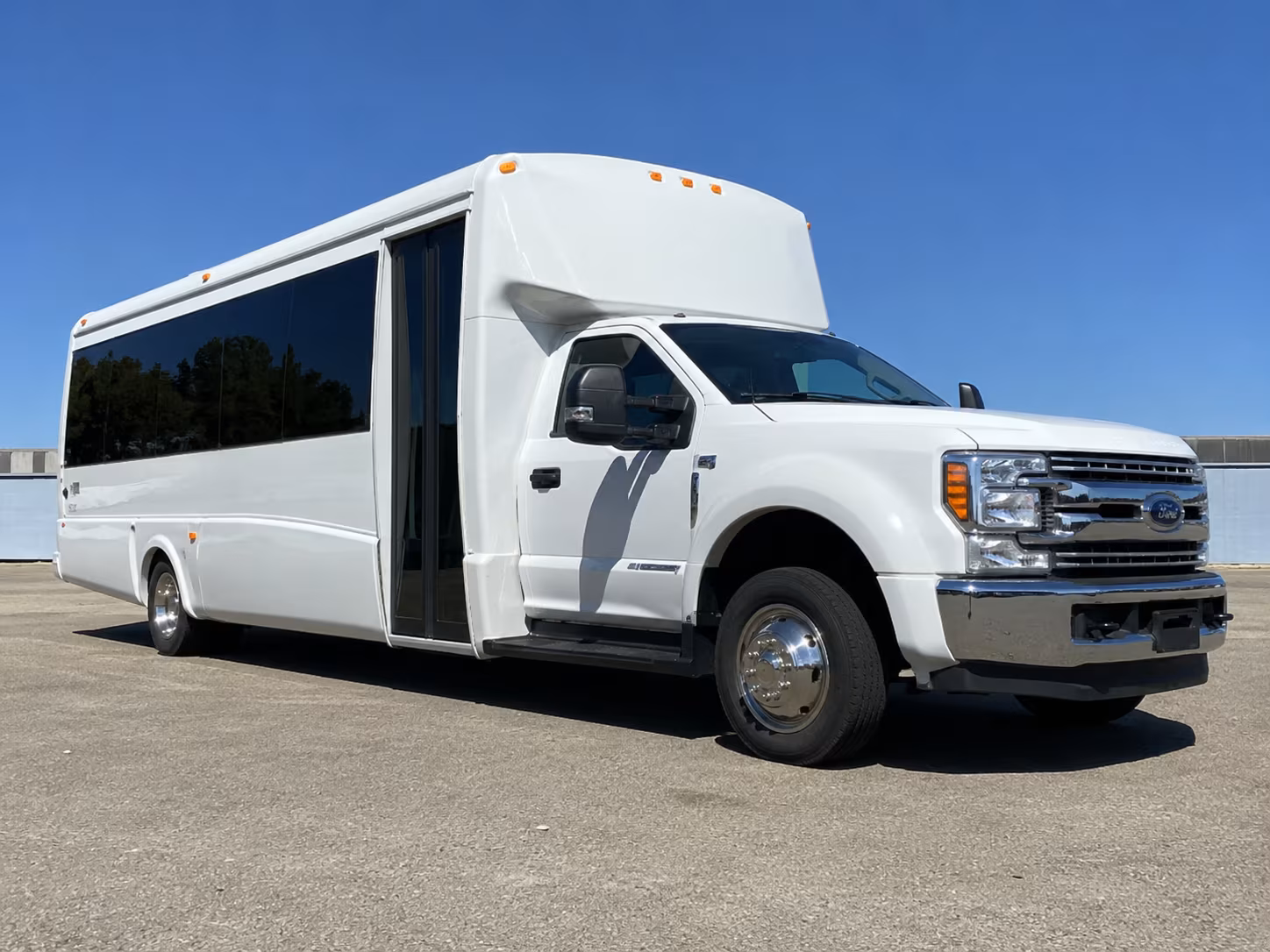 why rent using venturaminibuscompany com
